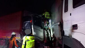 멈춰 서 있던 트레일러에 '쾅'&hellip;60대 운전자 심정지