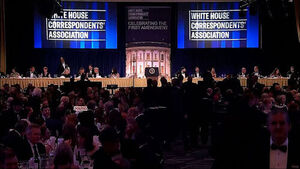 "몸 피하라" 외침에도&hellip;샐러드 먹고 와인 챙기고