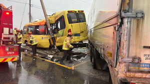 교차로서 스쿨버스 '쾅'&hellip;초등생 등 13명 다치게 한 60대 금고형