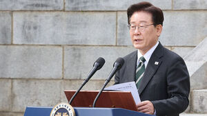 이 대통령 "이순신 장군 정신 등불 삼아 국난 극복 전력"