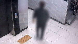 "남자 화장실 자리가 없네"&hellip;양말 속 '휴대폰' 경악 