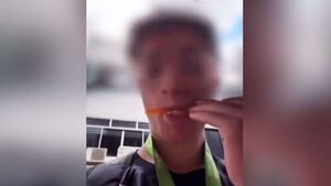 입으로 핥은 뒤 도로 자판기에 슥&hellip;'빨대 테러' 발칵