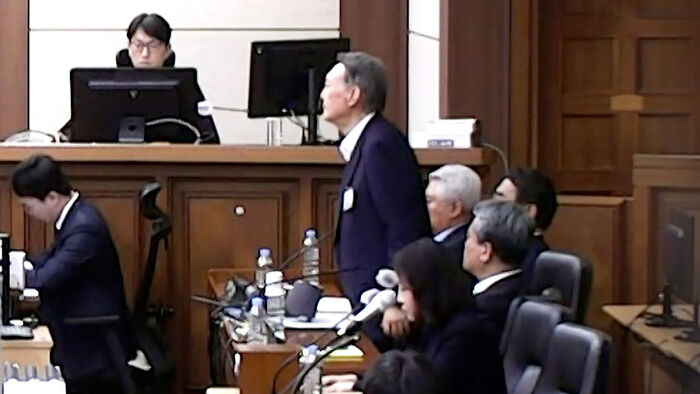 1심보다 늘어 '징역 7년'&hellip;선고 끝나자 헛웃음 퇴정