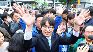 국힘&middot;한동훈 "유권자가 벌레냐"&hellip;'하정우 손털기 논란' 협공