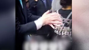 악수 후 손 비비자 "유권자 벌레 취급"&hellip;하정우 해명