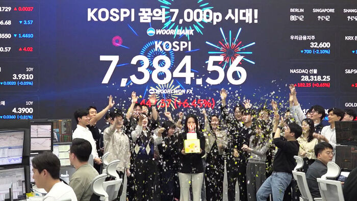 '박스피' 거침없이 뚫었다&hellip;불타는 증시로 '머니 무브'
