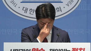 [지선직관] "책임지겠다" 출마 선언한 호위무사 '울먹'
