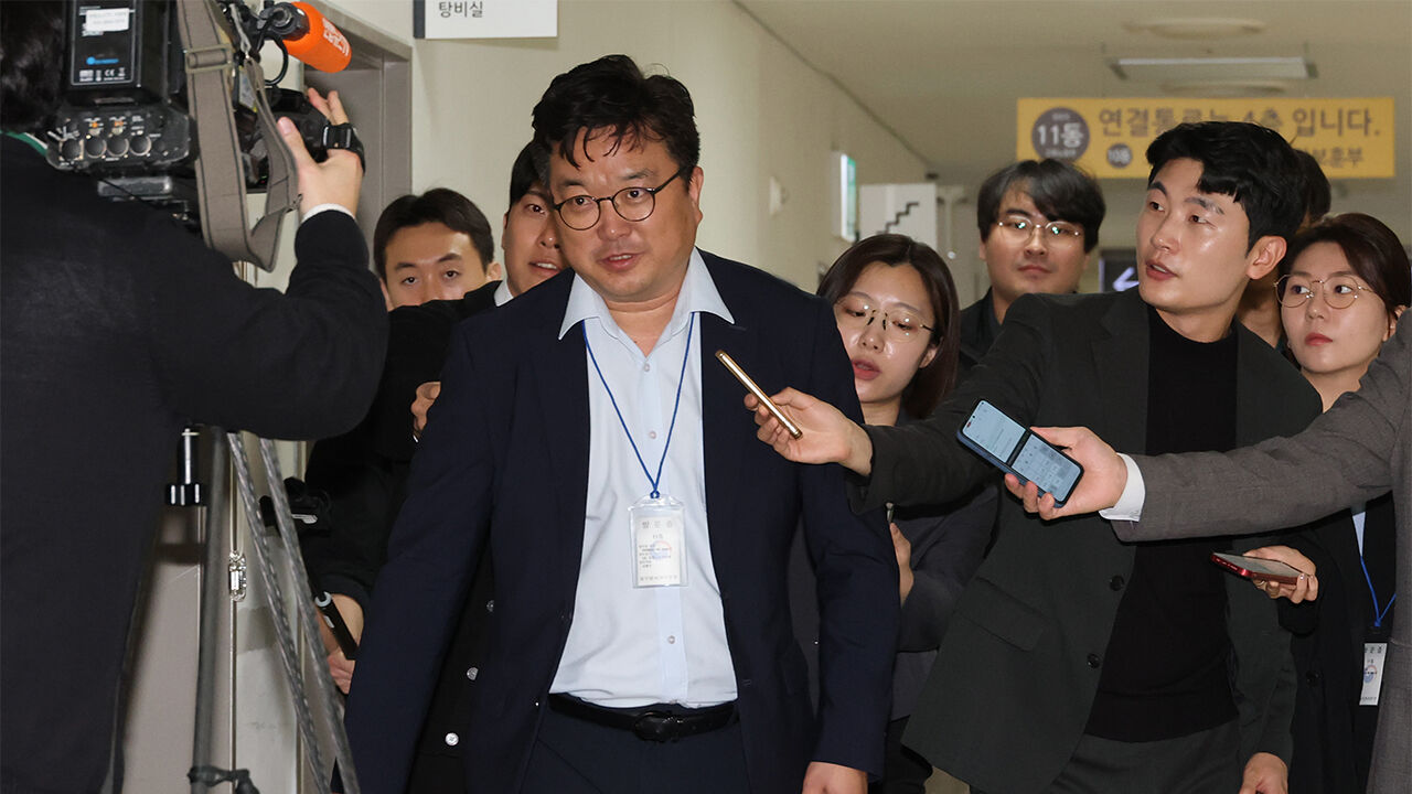 삼성전자 대표교섭위원인 김형로 부사장이 12일 세종시 정부세종청사 중앙노동위원회에서 열린 2차 사후조정회의에 참석하고 있다.