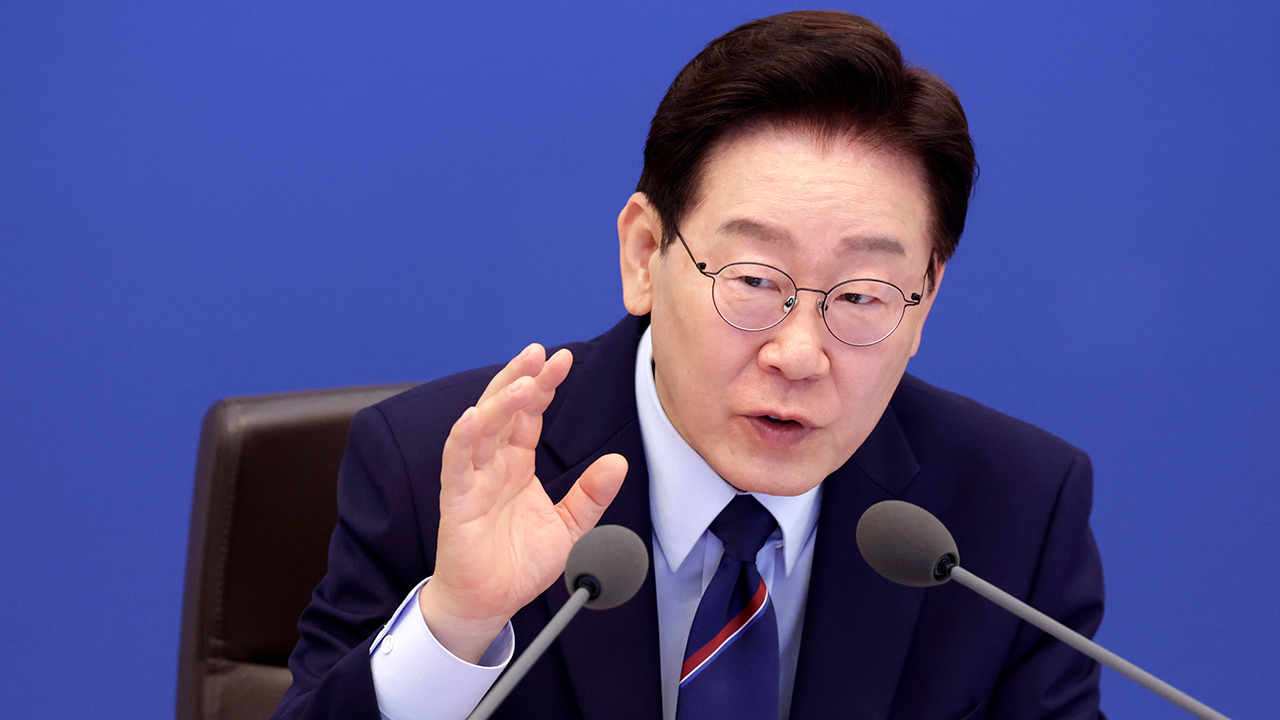 이 대통령, 배드뱅크 '상록수' 지적…