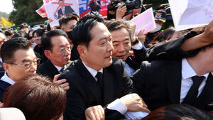 국민의힘 장동혁 대표가 6일 오후 광주 북구 국립5&middot;18민주묘지에서 참배를 시도하고 있다 (사진=연합뉴스)