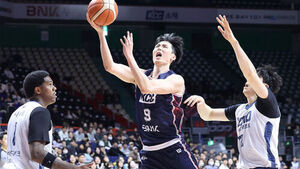 KCC 우승 주역 송교창, 해외 진출 도전&hellip;임의탈퇴 절차