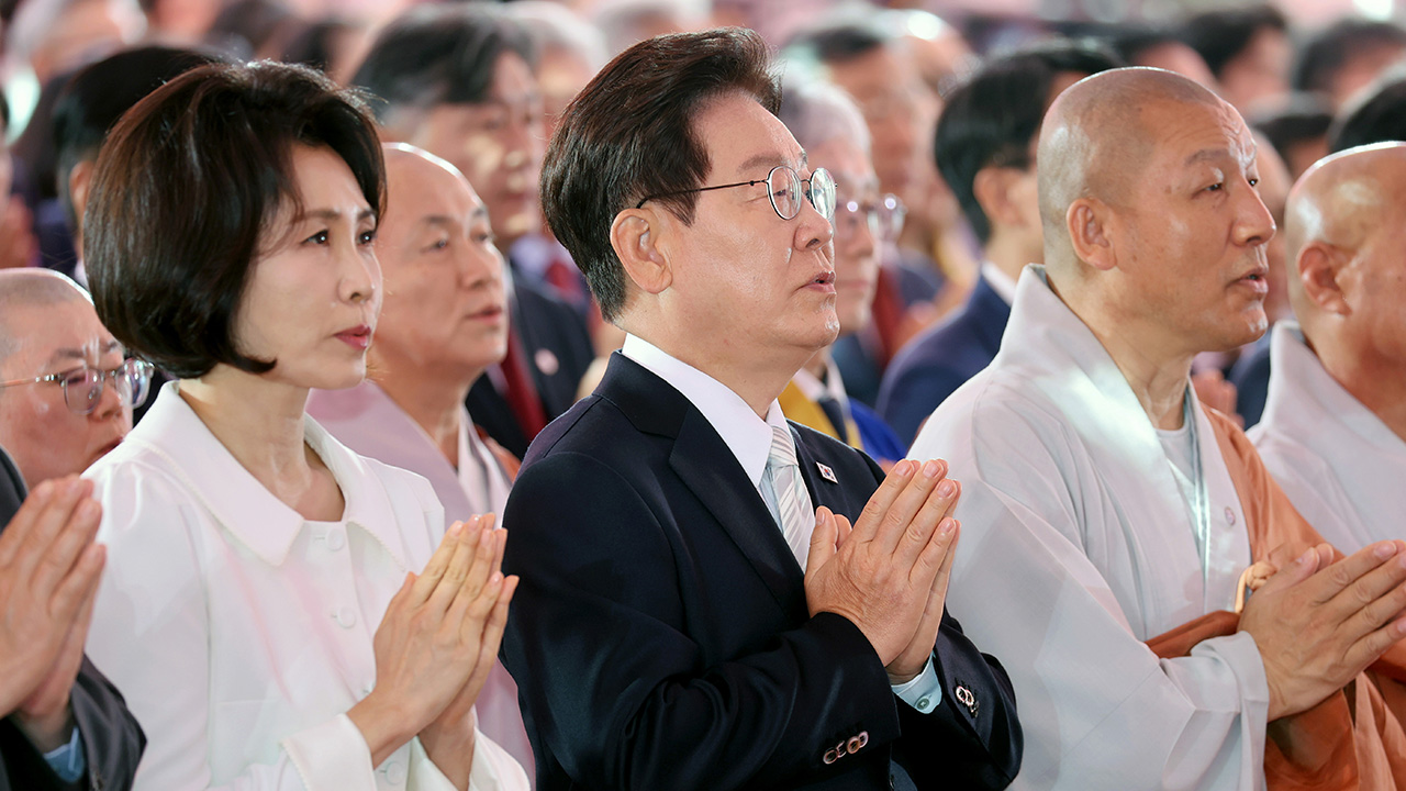 이 대통령, 부처님오신날 법요식 참석…현직 첫 3대 종단 방문