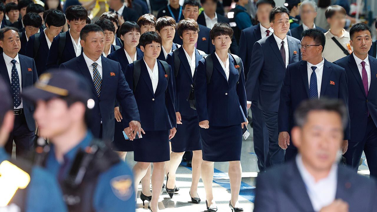 2025-2026시즌 아시아축구연맹 여자 챔피언스리그 결승전에서 승리한 내고향여자축구단 선수들이 24일 인천국제공항을 통해 출국하고 있다. (사진=연합뉴스)