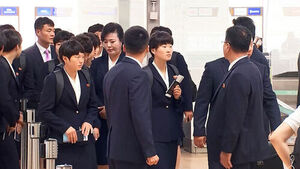 우승컵 들고도 '무표정 출국'&hellip;확인된 남북 온도차