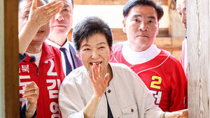 박근혜, 충청서 국힘 지원&hellip;민주 "국정농단 불러들여"
