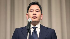 정용진 신세계그룹 회장이 26일 서울 강남구 조선팰리스 호텔에서 스타벅스 '탱크데이' 논란과 관련 사과문을 발표하고 있다. 