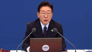 이 대통령 "핵잠 도입 &middot; 전작권 환수 속도 내야"