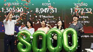 코스피 8천피 탈환, 최고치 경신&hellip;코스닥도 약 1% 상승