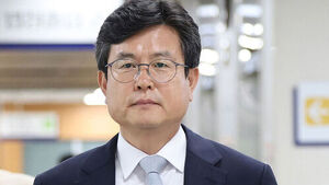 '사후 계엄선포문' 강의구 징역 1년 6개월&middot;법정 구속
