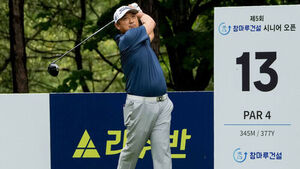 모중경, KPGA 시니어 오픈 우승&hellip;시즌 첫 승