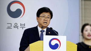 최교진, 또 정치 중립 위반 논란&hellip;최측근 교육감 후보 지지 댓글