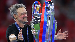 PSG 2회 연속 챔스 우승 이끈 엔리케 감독 "나는 레전드가 아냐"