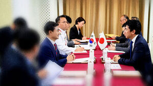 "한일 국방, 군수물자 지원 논의"&hellip;"아직은 신중"