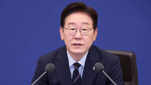 이 대통령 "최악의 저질에 지배당하지 않기 위해 투표하셨나"