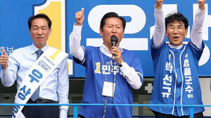 정청래, 서울 청계광장서 유세 피날레&hellip;한병도, 전북서 총력전