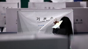 받고 보니 같은 투표지 2장&hellip;목격자가 신고했는데 반전
