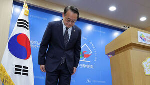 선관위 사무총장, 투표지 부족사태에 "책임 통감&hellip;깊이 사과"