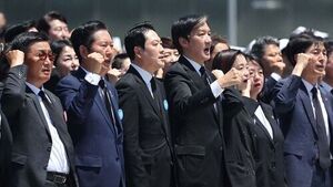 정계 개편 움직임 본격화하나&hellip;한동훈&middot;조국 엇갈린 운명도 변수
