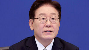 이 대통령 "국민 뜻 겸허히 받들 것&hellip;선거 관리 허점 책임 물어야"