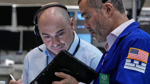 U.S. Stocks Fall as AI and Semiconductor Shares Sell Off; Nasdaq Drops 2.2%