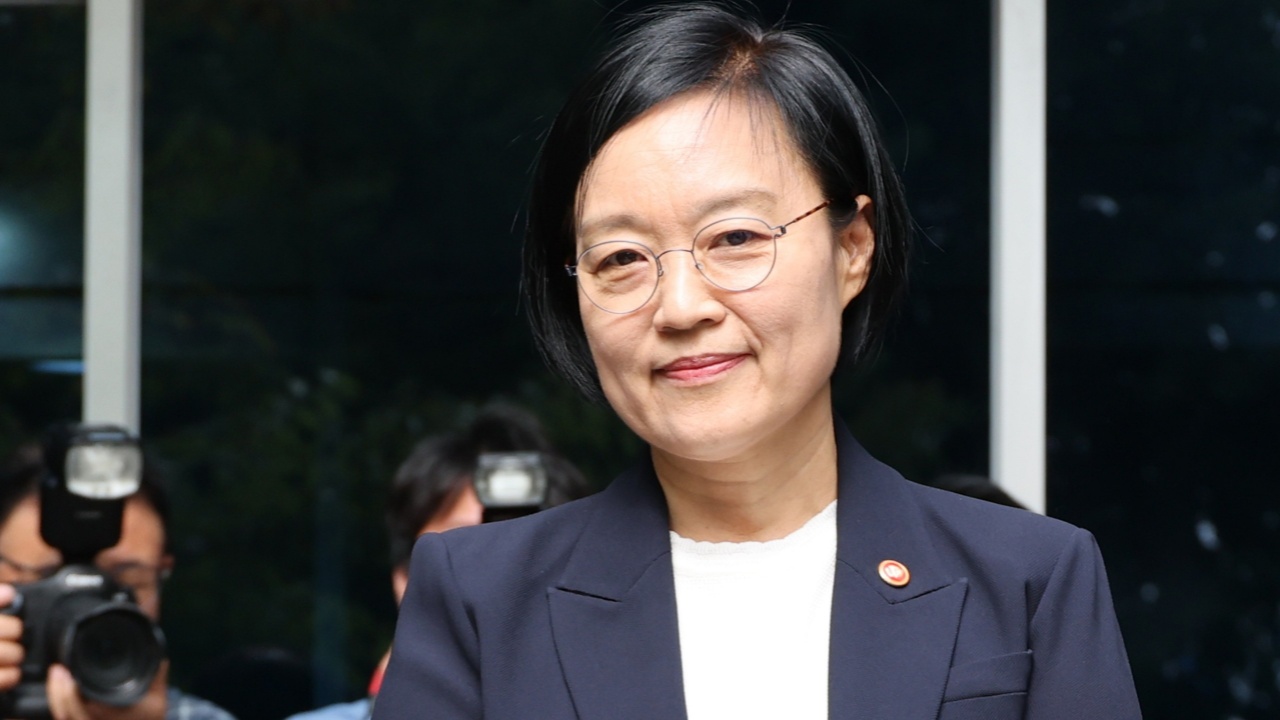 한성숙 총리 후보자 첫 출근…"민생경제 비상상황 타개 총력…혁신 가속화 집중"