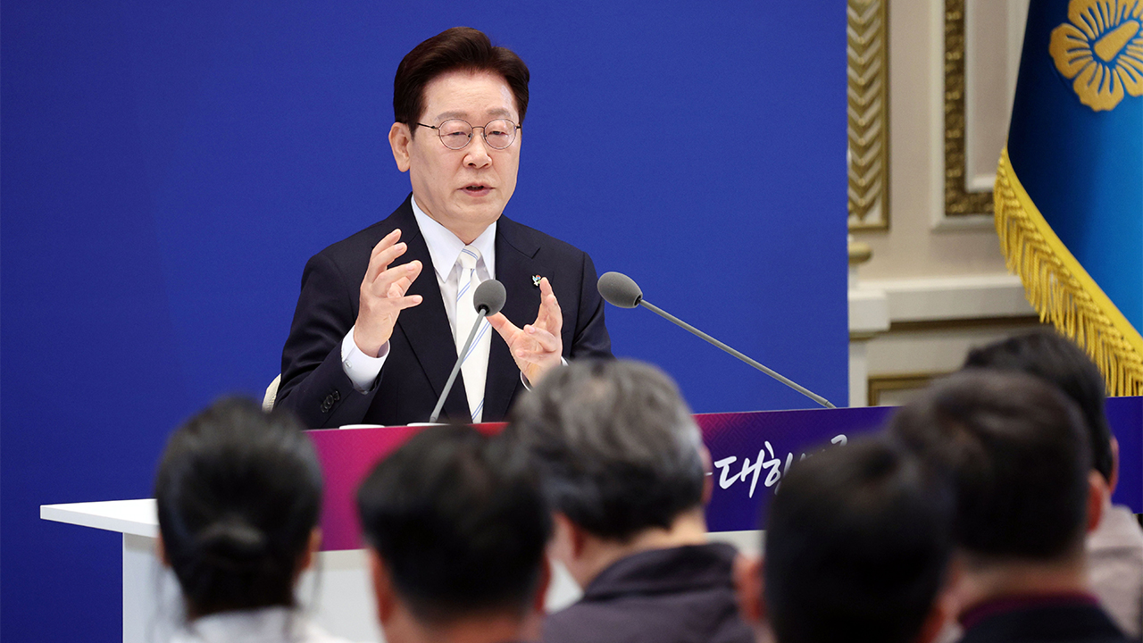 [속보] 이 대통령, 조작기소 의혹에 "여러 의문…잘못됐으면 시정하는 것"