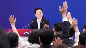 이 대통령 "물가, 나름 안정적 관리&hellip;위기 상황까지 가지 않을 것"