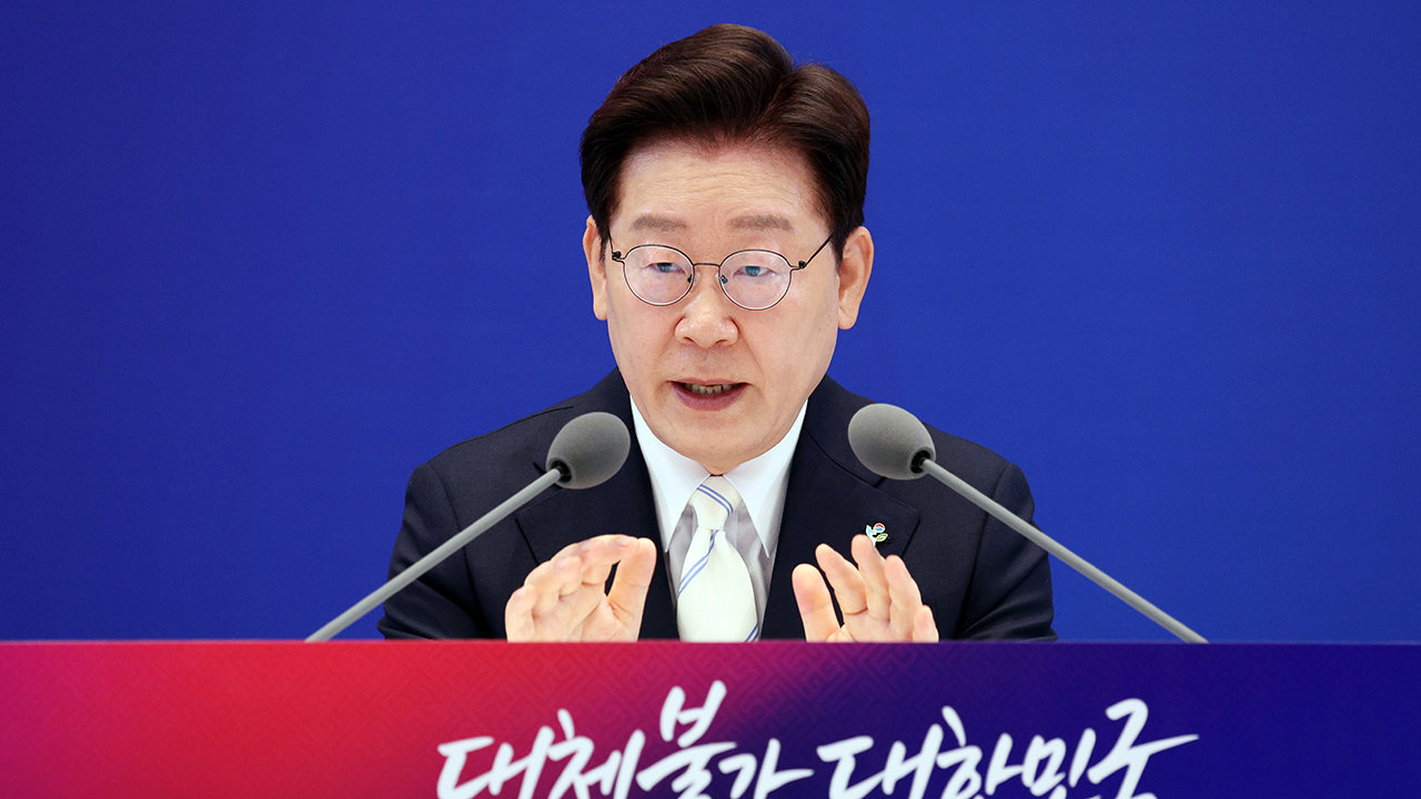 이 대통령 "내각, 전력 질주할 것…한성숙 장관이 총리로 적격"