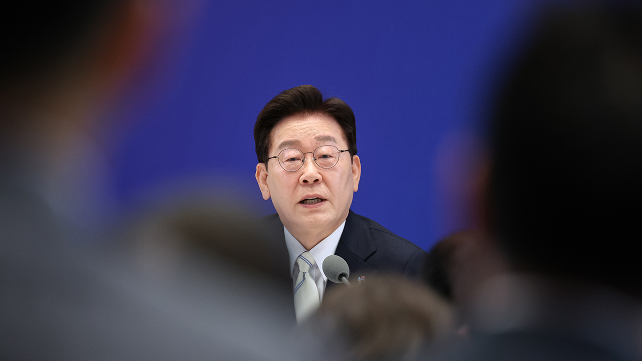 이 대통령 "지방선거 결과, 국민의 경고…더 겸손해야"