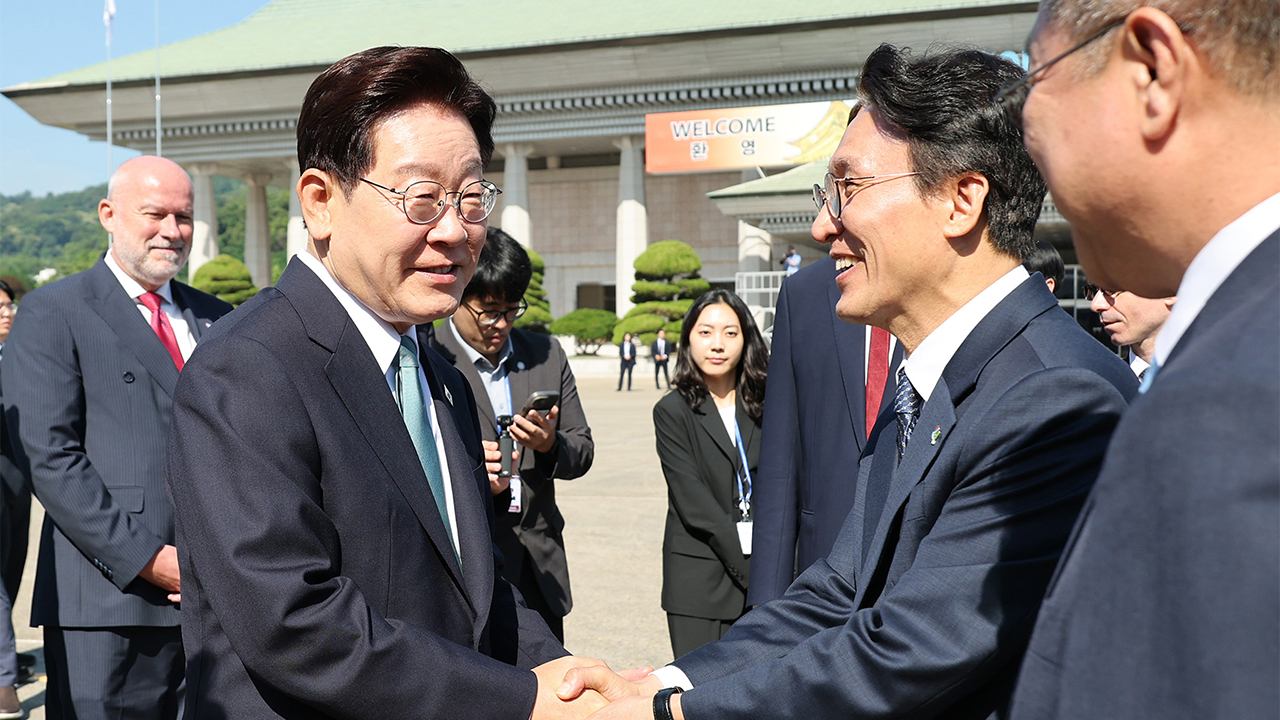 이 대통령 출국 환송 행사에 사라진 민주당 지도부…취임 이후 처음