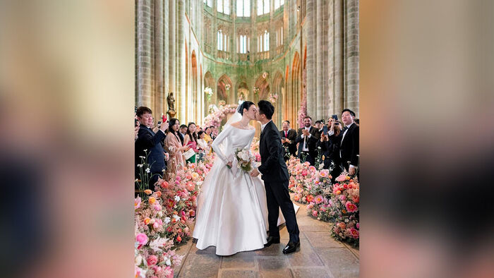Chinese Billionaire Couple Holds Wedding at Mont Saint-Michel, Reminiscent of a Fairy-Tale Palace