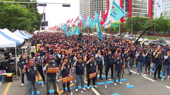 Strike Over Transport Rates Enters Third Day; Concerns Grow Over Semiconductor Plant Construction