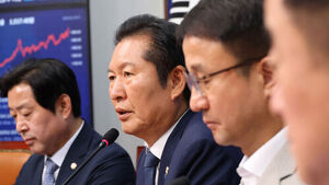 더불어민주당 정청래 대표가 10일 국회에서 열린 최고위원회의에서 발언하고 있다. 