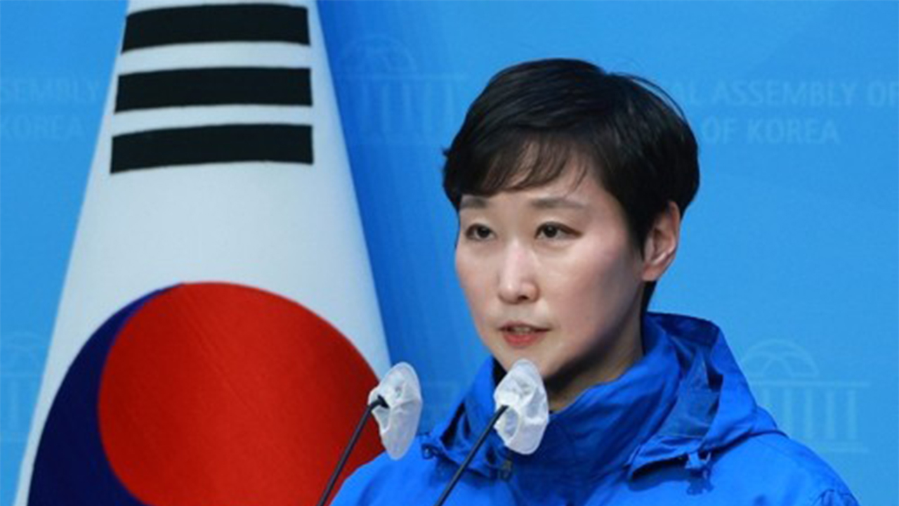 민주 이지은, '이 대통령 윤석열처럼 하시나' 발언 논란에 대변인직 사퇴