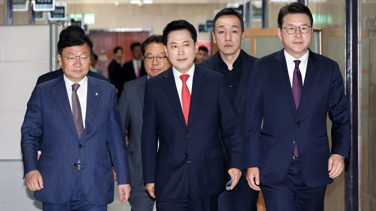 "모두 사퇴를" 88년생 최고위원에…"철없는 소리, 미숙"