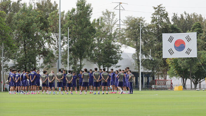 Hong Myung-bo's Squad Completes Final Training Ahead of Fateful Match Against Czech Republic
