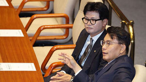 한동훈, 정점식에 축하난&hellip;"보수 재건 공감하면 함께 가고 싶다"