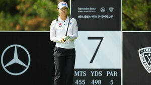Rookie Kim Ga-hee Takes Sole Lead on Day 1 of Korea Women's Open