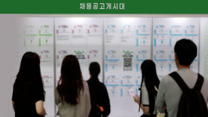 Number of Employed People Sees 'First Decline' Since Martial Law; 'AI Employees' Infiltrate Job Market