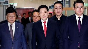 "총사퇴해야" "철없는 소리"&hellip;장동혁 면전서 '공개 충돌'